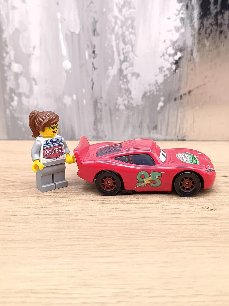 Carro Cars Flash McQueen - Brinquedo novo (CHS09) – photo 3